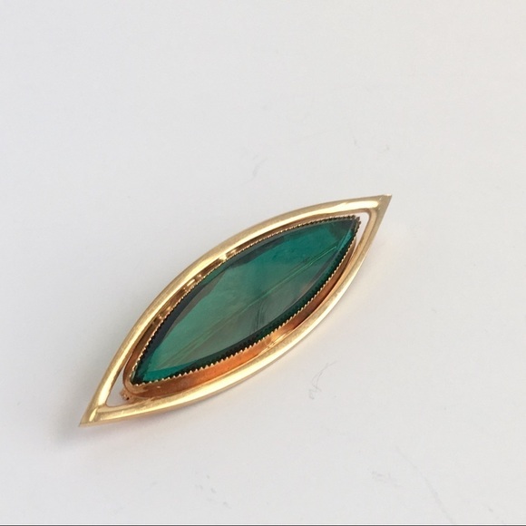 Vintage Marquis Cut Brooch Emerald Green Stone Gold Tone Diamond Shape - Picture 2 of 9